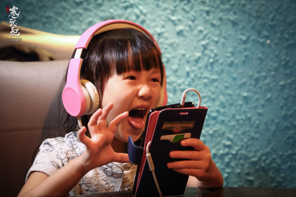 【中肯‧開箱】LilGadgets 兒童安全耳機｜小包子化身音樂系美少女‧美國銷售第一兒童安全耳機！ @包子爸の食尚攝影手札