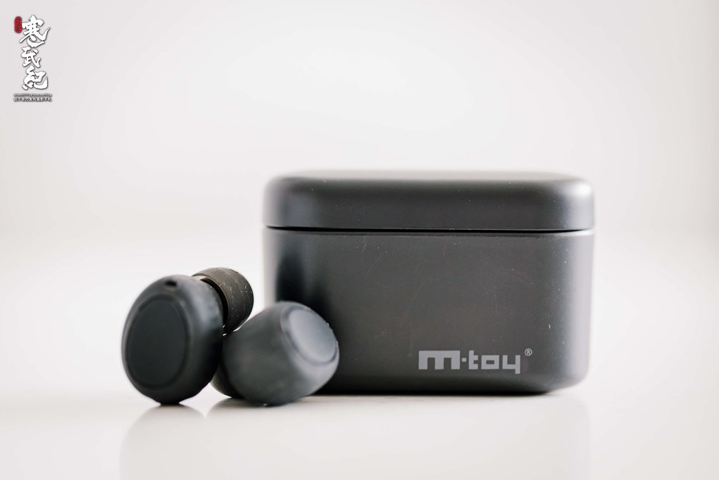 【中肯‧開箱】M-toy MS6T 無線藍芽耳機｜20米超強訊號．平價環境監聽藍芽耳機．迷你充電盒充電方便！ @包子爸の食尚攝影手札