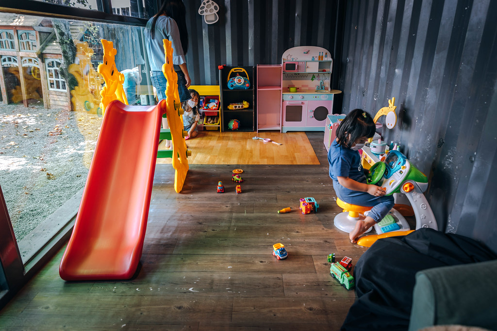 【熊與喵咖啡】宜蘭宜蘭市｜宜蘭超人氣親子咖啡廳．有一座超大溜滑梯還有兒童遊戲區．宜蘭下午茶溜小孩必訪景點～中肯‧食記！ @包子爸の食尚攝影手札
