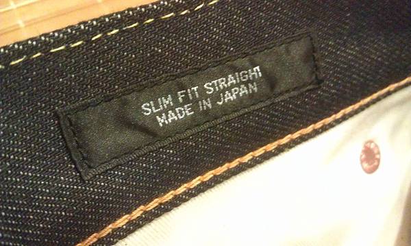 【中肯‧開箱】UNIQLO日本製Slim Fit直筒牛仔褲 @包子爸の食尚攝影手札