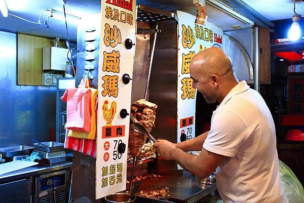 【中肯‧食記】台灣第一家創始店‧Halal埃及口味沙威瑪（西門町獅子林） @包子爸の食尚攝影手札