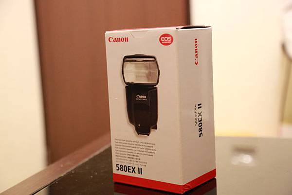 【中肯‧開箱】Canon EF 85mm F/1.2L II USM‧不世出的一代妖鏡‧F/1.2微光篇 @包子爸の食尚攝影手札