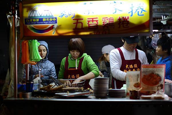 【中肯‧食記】台北延三夜市‧葉家五香雞捲 @包子爸の食尚攝影手札