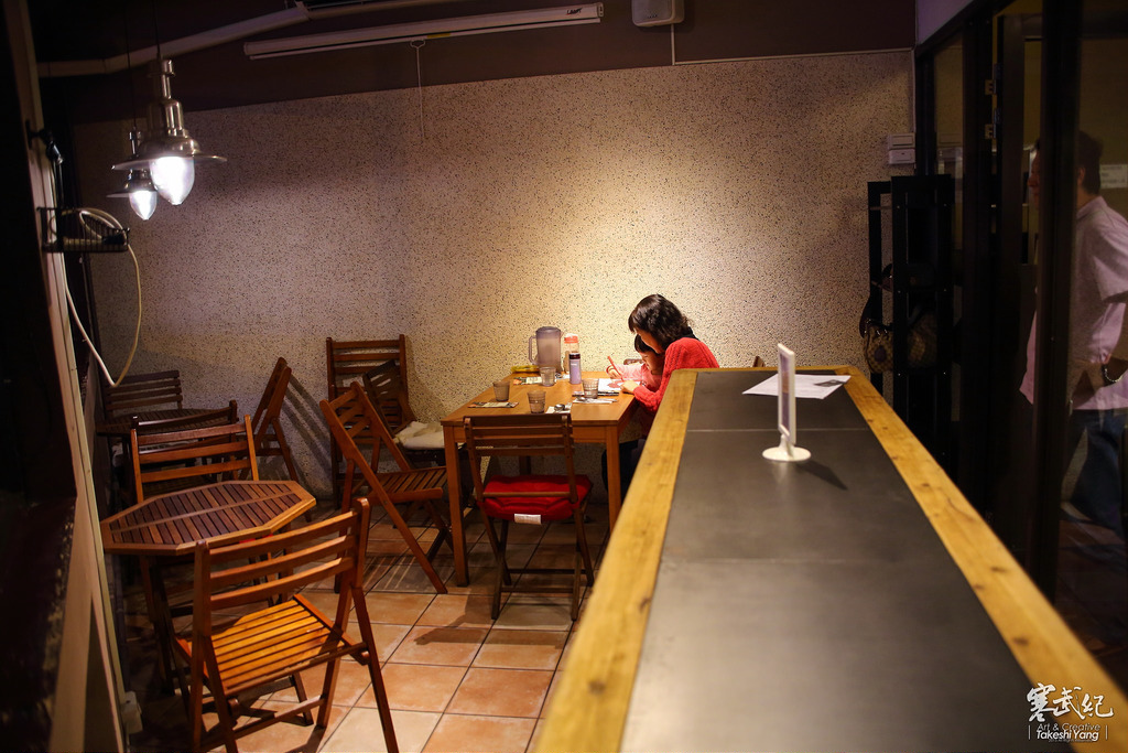 【中肯‧食記】捷運101站‧POND BURGER CAFE｜咖啡館也有美味秘製漢堡/早午餐‧獨立大包廂用餐氣氛佳！ @包子爸の食尚攝影手札