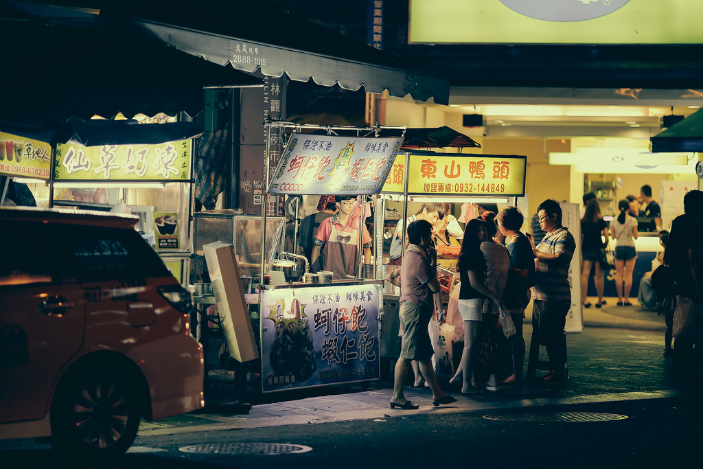 【中肯‧開箱】Canon EF 135mm f/2L USM‧士林夜市人文街拍 @包子爸の食尚攝影手札