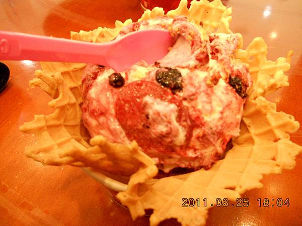 【中肯‧食記】台北阪急‧Cold Stone酷聖石冰淇淋 @包子爸の食尚攝影手札