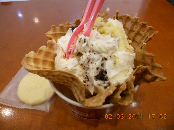 【中肯‧食記】台北阪急‧Cold Stone酷聖石冰淇淋 @包子爸の食尚攝影手札